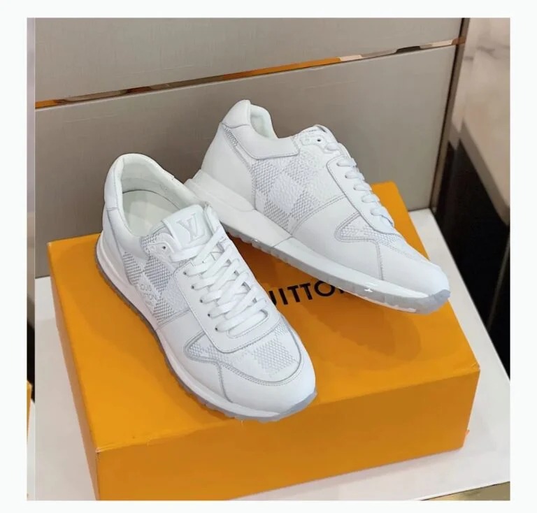 LV Run Away Sneaker Damier Vit — Shoes