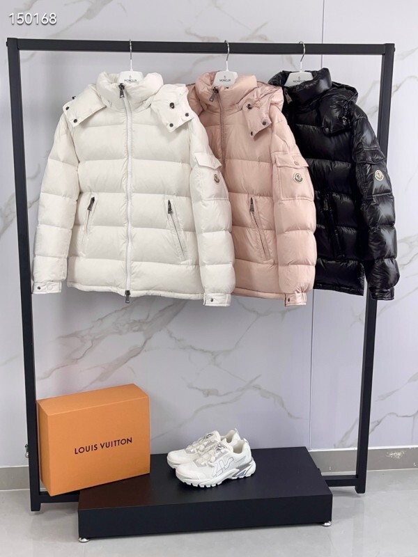 Moncler Hooded Puffer Jacket Creme — Jackets