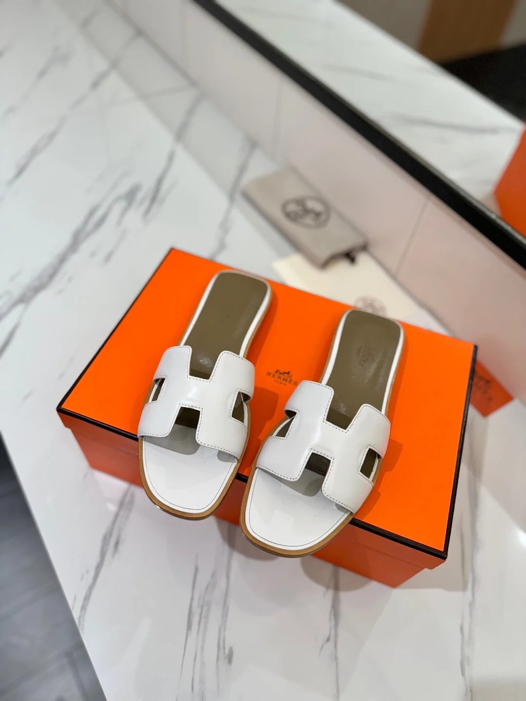 Hermès Oran Sandal Vit Läder — Shoes