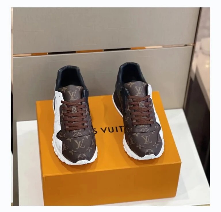 LV Run Away Sneaker Monogram Brun — Shoes