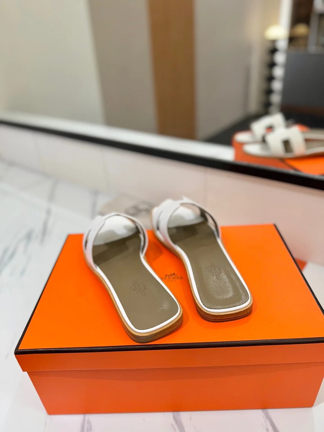 Hermès Oran Sandal Vit Profil — Shoes