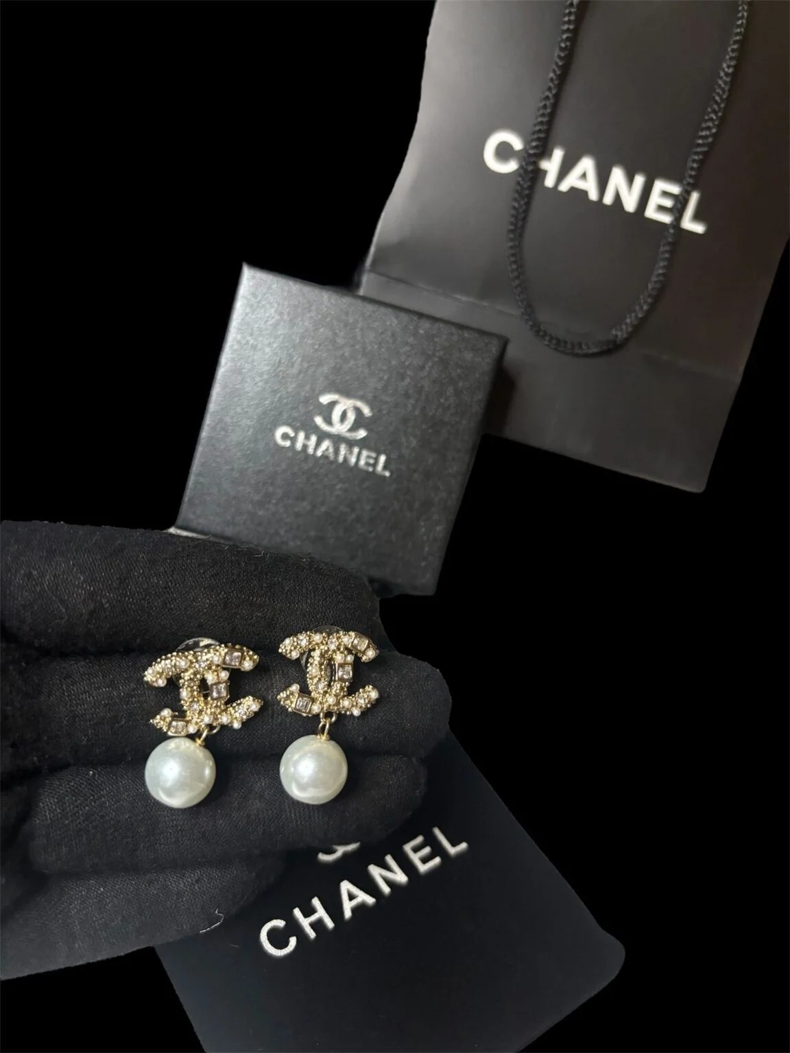 Chanel CC Pärldrop Örhängen Guld — Accessories